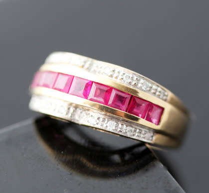 GORGEOUS RUBY AND DIAMOND 9CT YELLOW GOLD RING. *JEWELLER CERTIFIED R14 000*