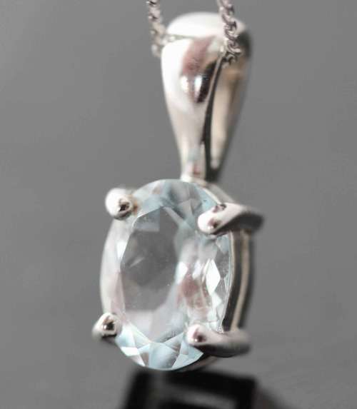 DELICATE ICE BLUE AQUAMARINE 9CT WHITE GOLD PENDANT AND CHAIN. 375