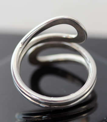 STYLISH SIMPLE DOUBLE STRAND MEXICAN STERLING SILVER DOUBLE LOOP RING. 925. HEAVY!