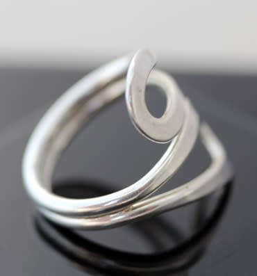 STYLISH SIMPLE DOUBLE STRAND MEXICAN STERLING SILVER DOUBLE LOOP RING. 925. HEAVY!