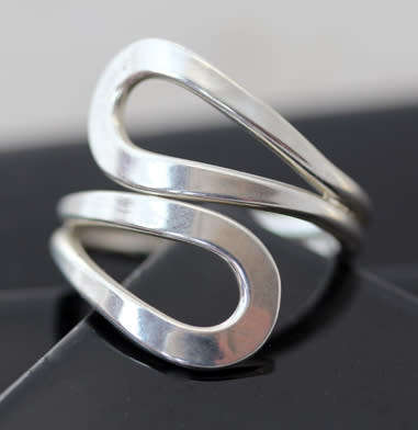STYLISH SIMPLE DOUBLE STRAND MEXICAN STERLING SILVER DOUBLE LOOP RING. 925. HEAVY!
