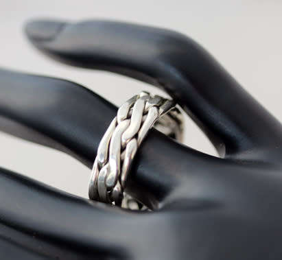 UNUSUAL HANDCRAFTED BASKET WEAVE MEXICAN STERLING SILVER RING. 925. HEAVY 8,64 grams!