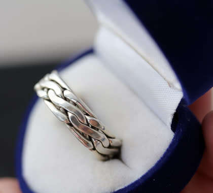UNUSUAL HANDCRAFTED BASKET WEAVE MEXICAN STERLING SILVER RING. 925. HEAVY 8,64 grams!