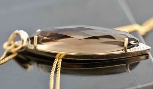 UNUSUAL MARQUISE SHAPED SMOKY QUARTZ AND DIAMOND 9CT ITALIAN GOLD PENDANT ON 43CM CHAIN. CLASSY.