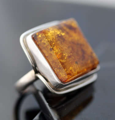 VINTAGE SQUARE VERY LARGE BALTIC AMBER STERLING SILVER RING. 925