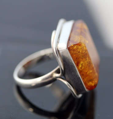 VINTAGE SQUARE VERY LARGE BALTIC AMBER STERLING SILVER RING. 925