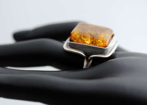 VINTAGE SQUARE VERY LARGE BALTIC AMBER STERLING SILVER RING. 925