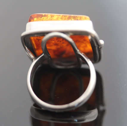 VINTAGE SQUARE VERY LARGE BALTIC AMBER STERLING SILVER RING. 925