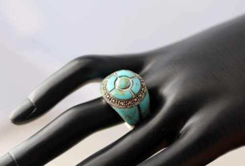 VERY LARGE VINTAGE TURQUOISE, MARCASITE AND STERLING SILVER RING. BIG AND BOLD. 925