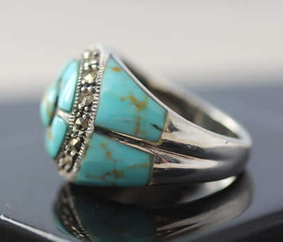 VERY LARGE VINTAGE TURQUOISE, MARCASITE AND STERLING SILVER RING. BIG AND BOLD. 925