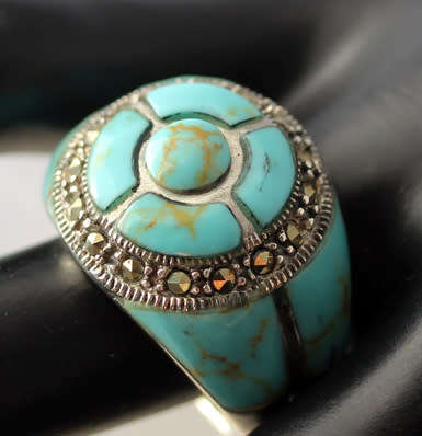 VERY LARGE VINTAGE TURQUOISE, MARCASITE AND STERLING SILVER RING. BIG AND BOLD. 925