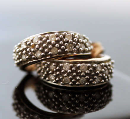 ELEGANT VINTAGE DIAMOND 9CT YELLOW GOLD EARRINGS. HALLMARKED ENGLISH GOLD, BIRMINGHAM ASSAY