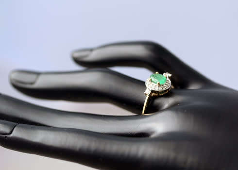 VINTAGE EMERALD AND NATURAL WHITE SPINEL 9CT YELLOW GOLD RING. *JEWELLER CERTIFIED AT R7'200*