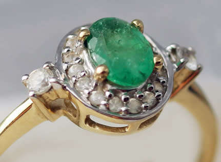 VINTAGE EMERALD AND NATURAL WHITE SPINEL 9CT YELLOW GOLD RING. *JEWELLER CERTIFIED AT R7'200*