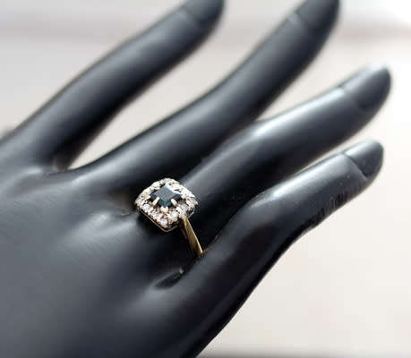 VINTAGE DIAMOND AND SAPPHIRE 18CT YELLOW GOLD AND PLATINUM RING. *JEWELLER VALUATION R10'000*