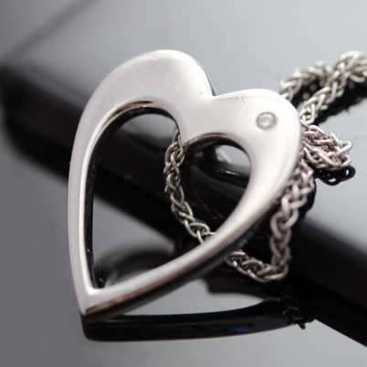 HEAVY 'VERSIL' ITALIAN STERLING SILVER OPENWORK HEART NECKLACE. CRYSTAL DETAIL. 925 VINTAGE PIECE