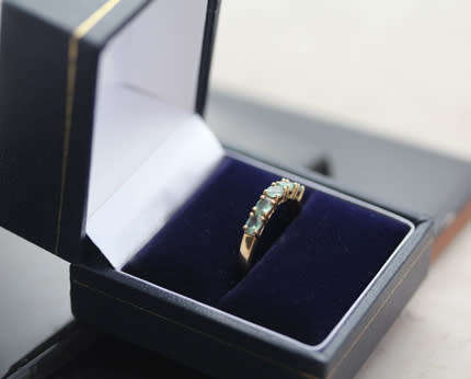 VINTAGE ENGLISH 9CT YELLOW GOLD HALF ETERNITY RING UNUSUAL AQUAMARINE COLOUR PERFECT STACKING RING