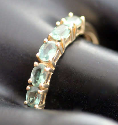 VINTAGE ENGLISH 9CT YELLOW GOLD HALF ETERNITY RING UNUSUAL AQUAMARINE COLOUR PERFECT STACKING RING