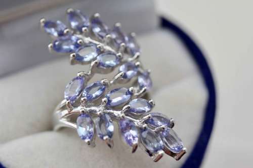 BEAUTIFUL LEAF DESIGN NATURAL TANZANITE 0,53ct GEMSTONE STERLING SILVER RING. 6,8 grams