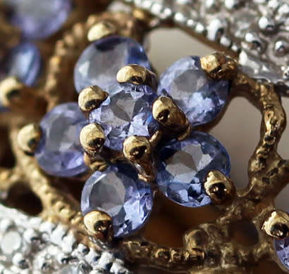 GORGEOUS TANZANITE & DIAMOND FLORAL DESIGN 9CT YELLOW&WHITE GOLD RING. *JEWELLER EVALUATION R8'000*