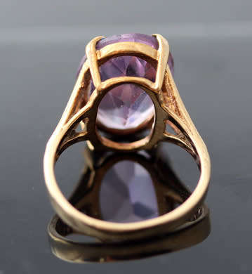 VINTAGE ENGLISH OVAL FACETED 7,4 carat SOLITAIRE AMETHYST 9CT YELLOW GOLD RING. LARGE! 375