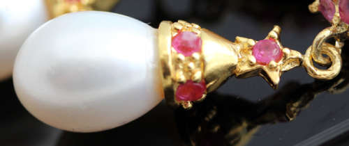SUMPTUOUS RUBY AND PEARL GOLD-HUED STERLING SILVER DROP & DANGLE EARRINGS. 925