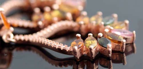 DANGLING NATURAL TOURMALINE EARRINGS IN ROSE GOLD-HUED STERLING SILVER. EARTHY COLOURS. 925