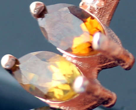 DANGLING NATURAL TOURMALINE EARRINGS IN ROSE GOLD-HUED STERLING SILVER. EARTHY COLOURS. 925