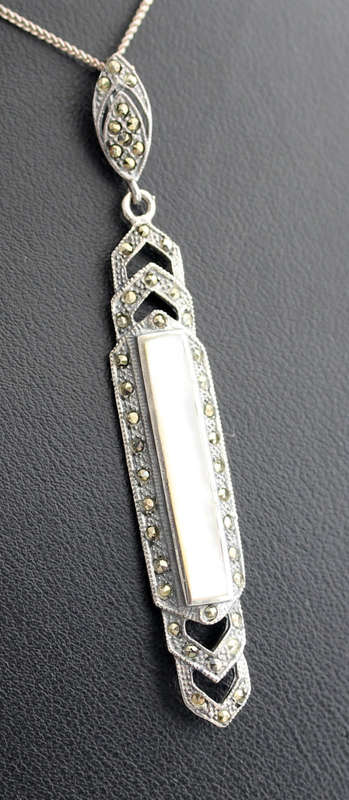 LONG ART DECO MOTHER OF PEARL AND MARCASITE STERLING SILVER PENDANT ON A SIMPLE 39CM CHAIN. 925