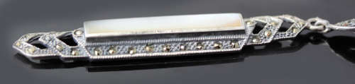 LONG ART DECO MOTHER OF PEARL AND MARCASITE STERLING SILVER PENDANT ON A SIMPLE 39CM CHAIN. 925