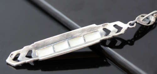 LONG ART DECO MOTHER OF PEARL AND MARCASITE STERLING SILVER PENDANT ON A SIMPLE 39CM CHAIN. 925
