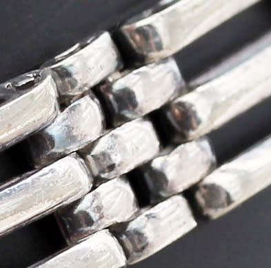 COLLECTABLE VINTAGE AUTHENTIC STERLING SILVER PANTHER LINK BRACELET. STURDY. STRONG UNUSUAL CLASP