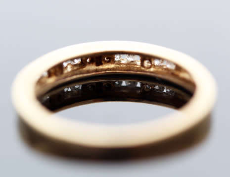 9CT YELLOW GOLD RING WITH CHANNEL SET NATURAL DIAMONDS CLASSIC HALF-ETERNITY. VINTAGE ENGLISH