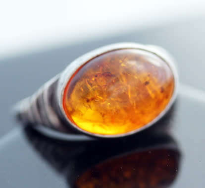 STRIKING LARGE VINTAGE HORIZONTAL OVAL STERLING SILVER BALTIC AMBER RING FABULOUS RICH HONEY HUE