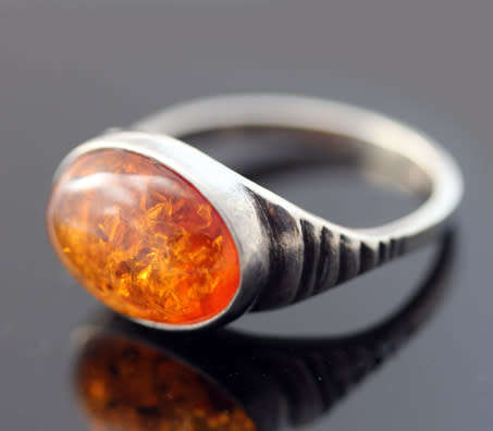 STRIKING LARGE VINTAGE HORIZONTAL OVAL STERLING SILVER BALTIC AMBER RING FABULOUS RICH HONEY HUE