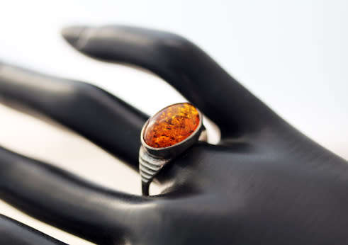 STRIKING LARGE VINTAGE HORIZONTAL OVAL STERLING SILVER BALTIC AMBER RING FABULOUS RICH HONEY HUE