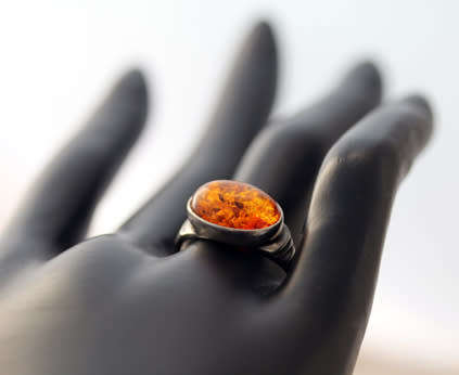 STRIKING LARGE VINTAGE HORIZONTAL OVAL STERLING SILVER BALTIC AMBER RING FABULOUS RICH HONEY HUE