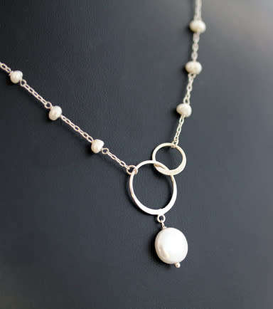 STERLING SILVER OPEN LINK CHAIN NECKLACE WITH WHITE BAROQUE PEARLS AND LARGE ROUND LINKS IN FRONT