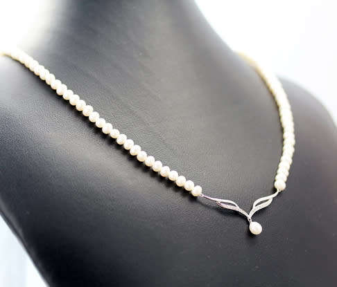 VINTAGE ENGLISH 9CT WHITE GOLD AND DIAMOND CHEVRON PENDANT. REAL CULTURED PEARL NECKLACE 375