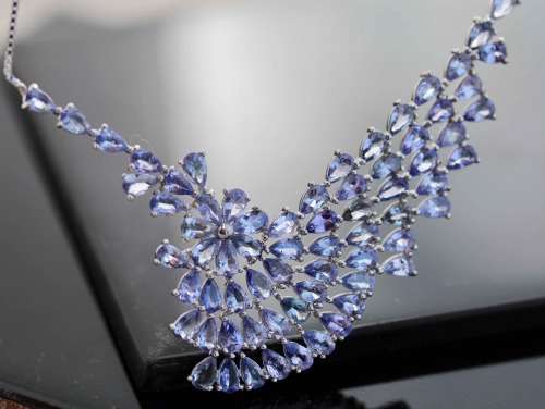 DRAMATIC AND ELEGANT REAL TANZANITE STERLING SILVER WAVE-LIKE RIGID FEATURE NECKLACE