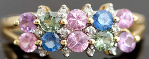 ENGLISH VINTAGE MULTI-COLOURED SAPPHIRE 14K YELLOW GOLD RING. GLORIOUS NATURAL COLOURS!
