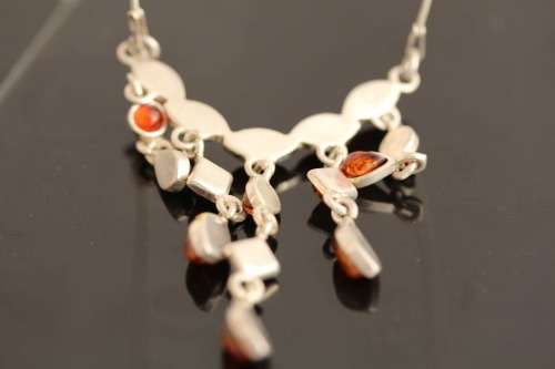 GLORIOUS HONEY HUE BALTIC AMBER SOLID STERLING SILVER FRINGE NECKLACE. 11 grams