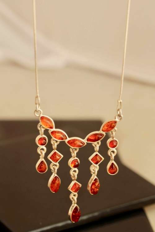 GLORIOUS HONEY HUE BALTIC AMBER SOLID STERLING SILVER FRINGE NECKLACE. 11 grams