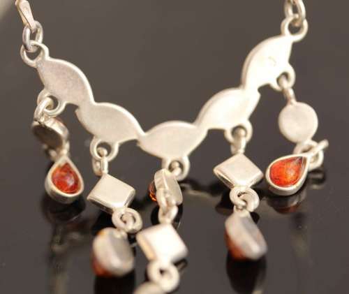 GLORIOUS HONEY HUE BALTIC AMBER SOLID STERLING SILVER FRINGE NECKLACE. 11 grams