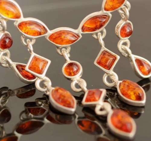 GLORIOUS HONEY HUE BALTIC AMBER SOLID STERLING SILVER FRINGE NECKLACE. 11 grams