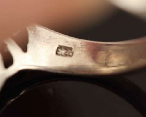 VINTAGE STERLING SILVER VINTAGE RING. PRETTY OPENWORK DESIGN