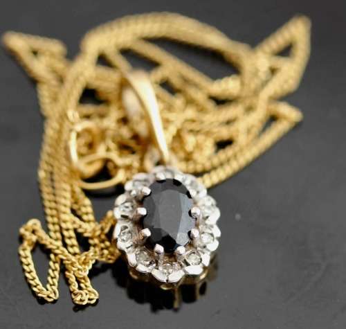 ENGLISH VINTAGE SAPPHIRE 0,38ct SOLITAIRE & DIAMOND PENDANT ON 9CT GOLD CHAIN. BIRMINGHAM ASSAY 1989