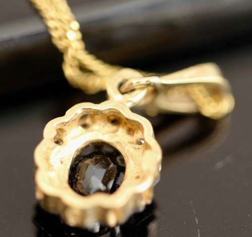 ENGLISH VINTAGE SAPPHIRE 0,38ct SOLITAIRE & DIAMOND PENDANT ON 9CT GOLD CHAIN. BIRMINGHAM ASSAY 1989