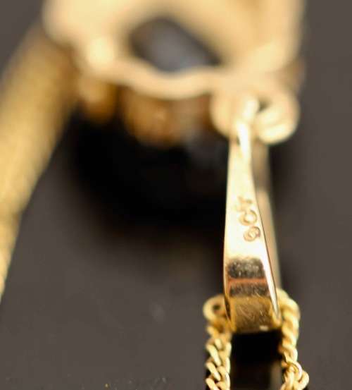 ENGLISH VINTAGE SAPPHIRE 0,38ct SOLITAIRE & DIAMOND PENDANT ON 9CT GOLD CHAIN. BIRMINGHAM ASSAY 1989