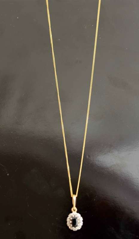 ENGLISH VINTAGE SAPPHIRE 0,38ct SOLITAIRE & DIAMOND PENDANT ON 9CT GOLD CHAIN. BIRMINGHAM ASSAY 1989